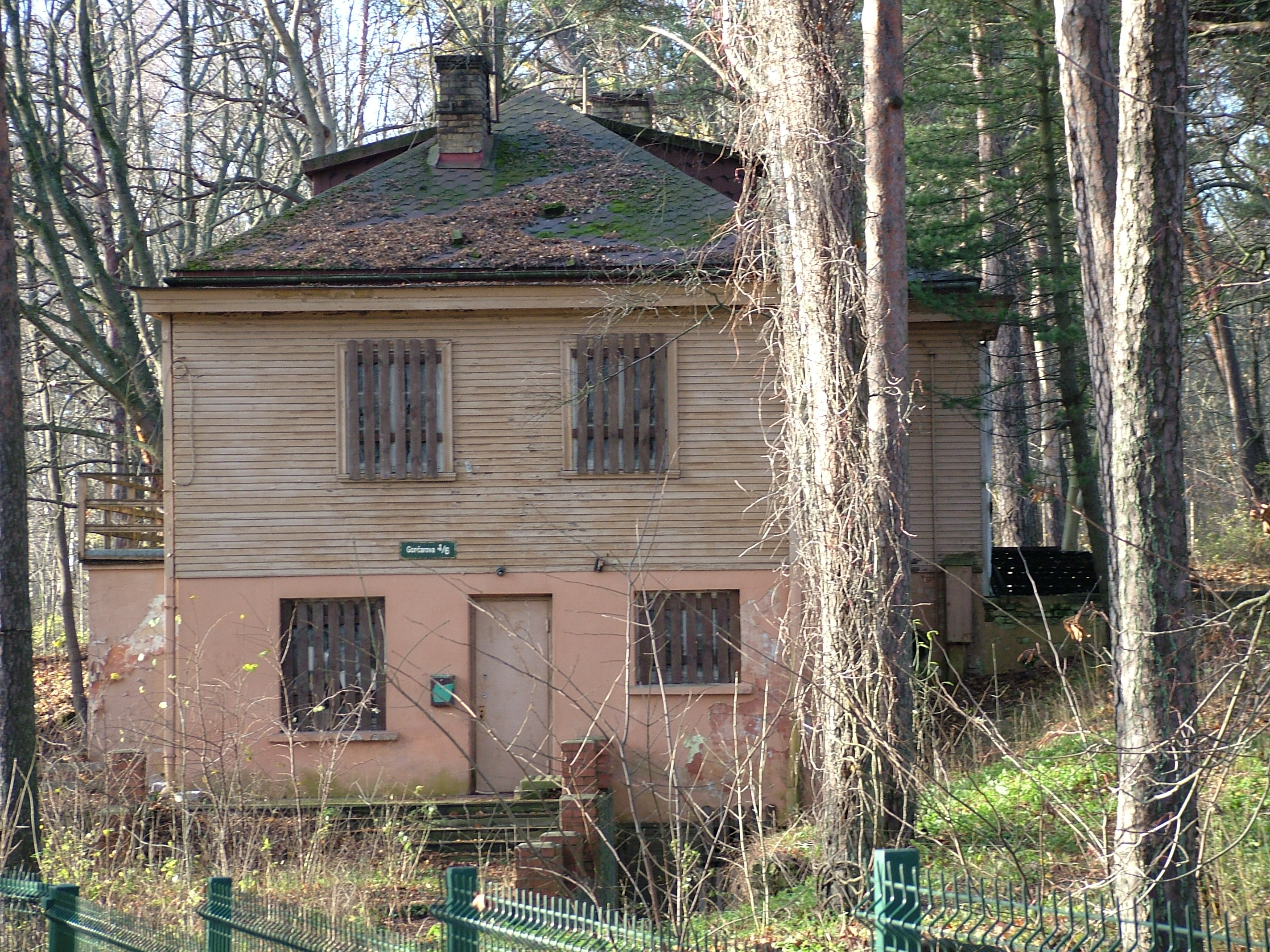 Bij. Mantnieka māja